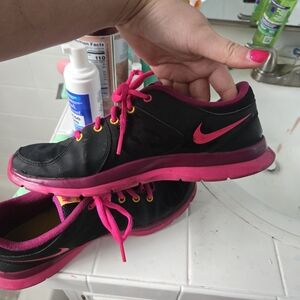 Nike Women's Black and Pink Running Shoes